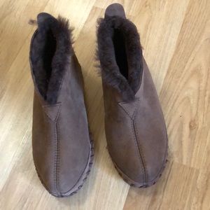LL Bean sheepskin shearling lined slippers